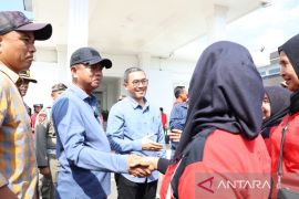 Tindaklanjuti tuntutan, Darma Wijaya temui buruh