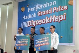 Pelanggan Telkomsel Sulut raih hadiah Grand Prize Digosok Hepi