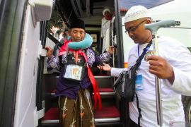 Kedatangan jamaah calon haji di Asrama Haji Embarkasi Surabaya