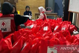 PMI Cianjur salurkan logistik untuk korban banjir Sukaluyu