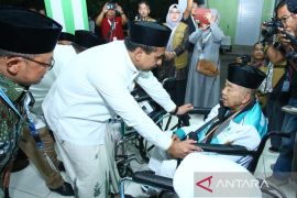Wagub Jateng  lepas calon jamaah haji Kloter 1 Embarkasi Solo