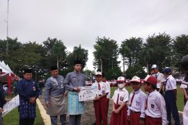 Pemkot Jambi  salurkan beasiswa Kartu Bahagia kepada 2.000 siswa