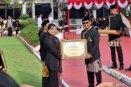 Pemkot Balikpapan beri penghargaan ke Tanoto Foundation di Hardiknas