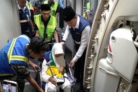 Garuda Indonesia terbangkan 4.158 jamaah calon haji di hari pertama