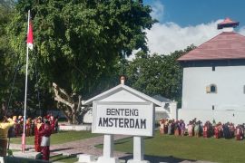 Tujuh SD di Hila rayakan Hardiknas di situs bersejarah Benteng Amsterdam