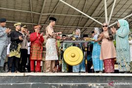 Pemko Batam penuhi kebutuhan siswa lewat bantuan SPP dan seragam