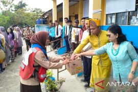 SMPN 1 Wamena galang bantuan korban banjir di momentum Hardiknas
