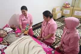 Ketua Bhayangkari Daerah Kaltara Kunjungi Keluarga Anggota Polres Tarakan yang Sakit