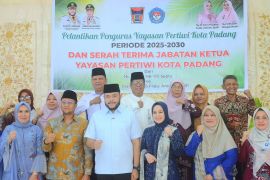 Dian Puspita Fadly Amran resmi dilantik sebagai Ketua Pengurus Yayasan Pertiwi Kota Padang