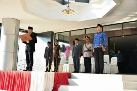 Wakil Bupati Lombok Timur Menjadi Inspektur upacara Hardiknas