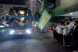 Sebelum berangkat, PPIH Surabaya cek ulang administrasi JCH kloter satu