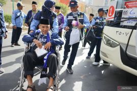 1.617 orang calon haji lansia Indonesia tiba di Madinah