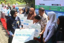 Penyerahan santunan BPJS Ketenagakerjaan di Kota Kediri