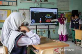 Humaniora kemarin, imbauan promosi haji hingga permasalahan pendidikan