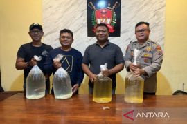 Polsek Pelabuhan Manado gagalkan penyelundupan miras