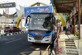 Pemkot: Pelajar naik Trans Padang bayar Rp2 pada momen Hardiknas