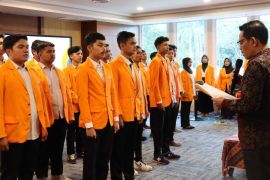 Rektor Unja lantik kepengurusan BEM