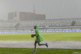 Hujan disertai petir diprakirakan guyur sejumlah kota