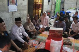 Pemkab Pasaman Barat berikan bantuan ke keluarga korban terkaman buaya