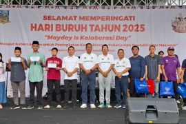 Peringati Hari Buruh, Pemkot Jaksel berikan santunan ke anak yatim