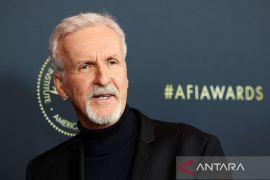 James Cameron tunjuk narator untuk buku audio "Ghosts of Hiroshima"