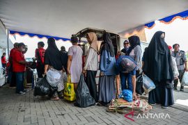Bazaar belanja dengan sampah daur ulang