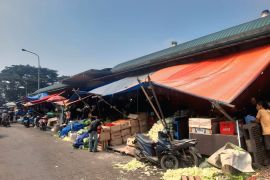 Pedagang minta revitalisasi Pasar Induk Kramat Jati Jakarta Timur segera dilanjutkan