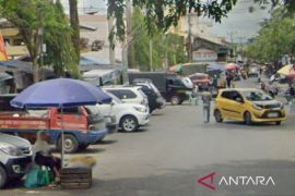 Pengunjung Pasar Amuntai keluhkan pungli oknum petugas parkir