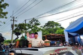 Presiden Prabowo Subianto janjikan semua sekolah Indonesia dapat bantuan tv tahun depan