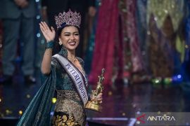 Firsta Yufi Amarta dinobatkan sebagai Puteri Indonesia 2025