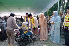 Wali Kota Mohan lepas 393 calon haji asal Mataram kloter tiga