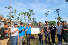 BPJS Ketenagakerjaan Juanda serahkan 375 bibit pule program employee volunteering