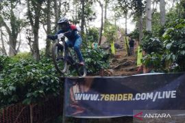 Abdul Hakim tercepat kualifikasi Balap Sepeda Downhill 2025