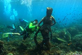 Monitoring zona konservasi terumbu karang Pantai Bangsring