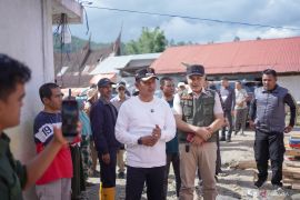 Pemkab Solok serahkan bantuan untuk lima keluarga korban kebakaran