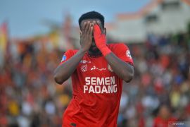 Liga 1 - Semen Padang keluar dari zona degradasi