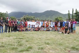 STKIP Tamsis Bima bina bakat muda sepakbola lewat coaching clinic