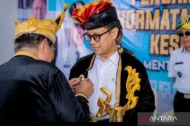 Menteri Kesehatan terima gelar kehormatan adat Kesultanan Buton di Buteng