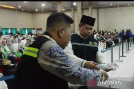 Calon haji Kloter 1 Embarkasi Banjarmasin masuk Asrama Haji