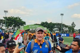 Sepak bola putri usia dini masih perlu dikembangkan