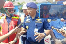 KSOP Pangkalbalam potong kapal pupuk kandas