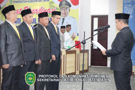 Bupati Tapin kukuhkan tenaga ahli dan staf khusus baru