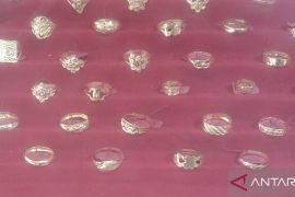 Harga emas di Palembang hari ini stabil di angka Rp10,1 juta per suku