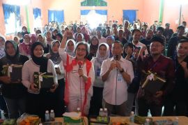 DPR-BGN gencarkan sosialisasi MBG di Surabaya