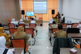 BAPPERIDA Pontianak hadirkan pelatihan penulisan prposalinovasi berbantuan AI