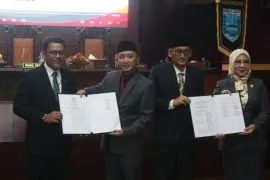 DPRD Probolinggo serahkan rekomendasi LKPJ Bupati 2024
