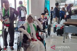423 calon haji Kloter 01 Embarkasi Banjarmasin berangkat menuju Tanah Suci
