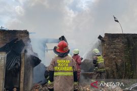 Tiga rumah di pemukiman penduduk di Pekanbaru hangus terbakar
