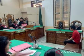 Terdakwa penjual pil ekstasi kepada polisi yang menyamar jadi pembeli dituntut 13 tahun penjara