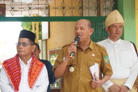 Bupati Langkat serahkan bus kepada SMPN 3 Stabat